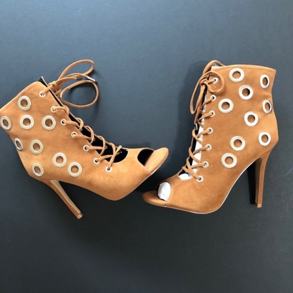 Shoe Republic LA tan stiletto lace up bootie, Sz 8